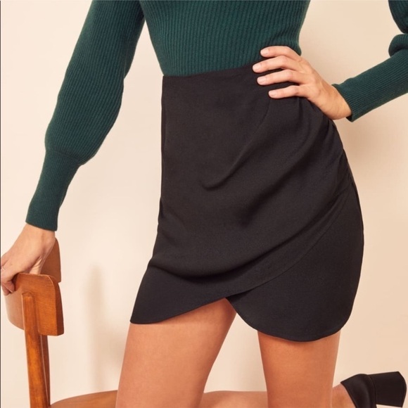 REFORMATION Jemma Ruched Mini Skirt In Black - Picture 1 of 7